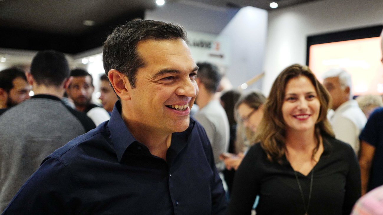 Σαββατόβραδο στη Γιώτα Νέγκα οι Αλέξης Τσίπρας και Μπέττυ Μπαζιάνα- Η φωτογραφία στο Instagram