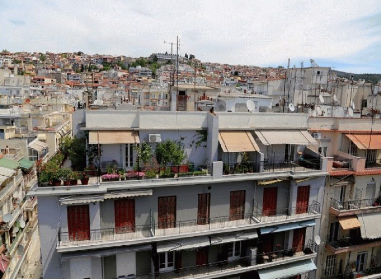 Αναστολή επιβολής ΦΠΑ στα ακίνητα για τρία έτη – Υπογράφηκαν οι αποφάσεις