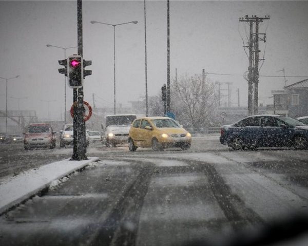Ραγδαία επιδείνωση του καιρού με χιόνια, θυελλώδεις βοριάδες και παγετό