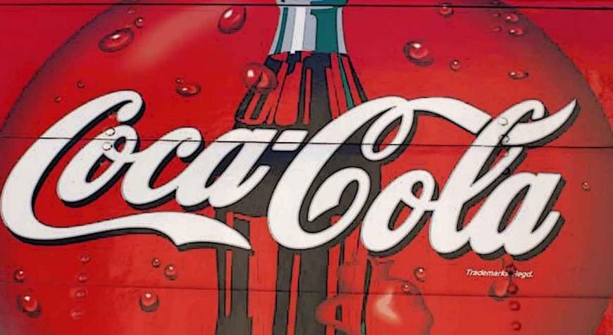 Η Coca Cola “εκμεταλλεύεται” την εκλογή της νέας Προέδρου της Δημοκρατίας – Δείτε το βίντεο