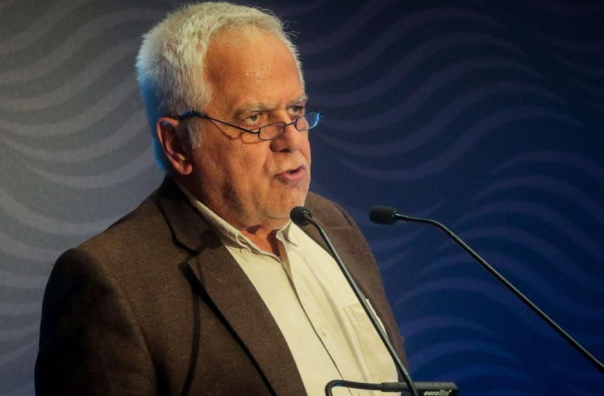 Μανδραβέλης κατά Σαμαρά για τη μήνυση στον Κώστα Βαξεβάνη για ένα meme