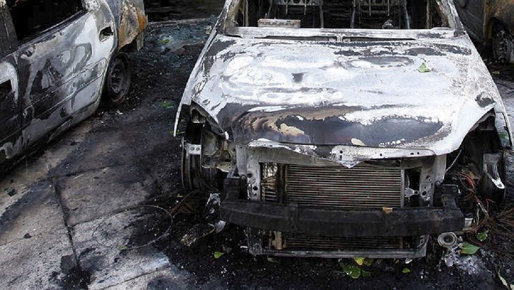 Έκαψαν 12 αυτοκίνητα στο Μαρούσι – Εμπρησμοί και σε άλλα σημεία της Αθήνας