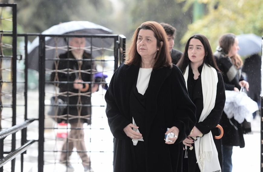 Νέα απώλεια για τη σύζυγο του Θάνου Μικρούτσικο – Έφυγε από τη&hellip;