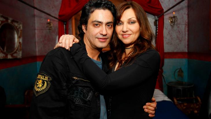 Ένοπλοι έδεσαν και λήστεψαν την Καίτη Γαρμπή και τον Διονύση Σχοινά στο σπίτι τους…