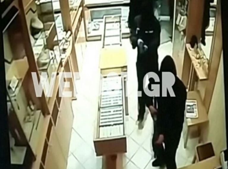 Δείτε καρέ – καρέ ληστεία σε κοσμηματοπωλείο στη Θεσσαλονίκη (vid)
