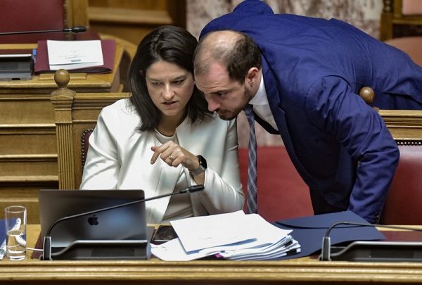 ΣΥΡΙΖΑ: Η κ. Κεραμέως συνεχίζει τον θλιβερό ρόλο του ντελίβερι&hellip;