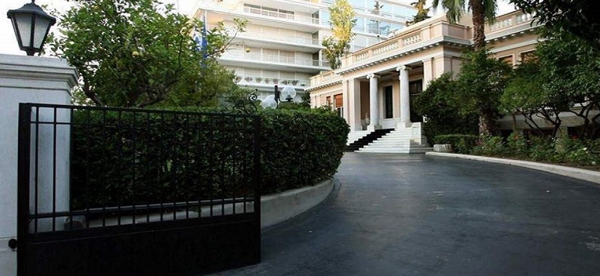 Δυσαρέσκεια στο Μαξίμου για τον Λ. Αυγενάκη αν και προς το παρόν&hellip;