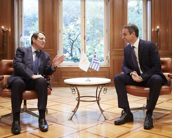 Ο διάλογος για τον… καιρό Μητσοτάκη – Αναστασιάδη μπροστά στις&hellip;