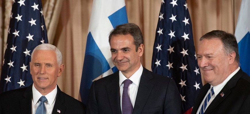 Έπαινοι Πενς και Πομπέο σε χαλαρή ατμόσφαιρα με “γεια μας” και “άσπρο&hellip;