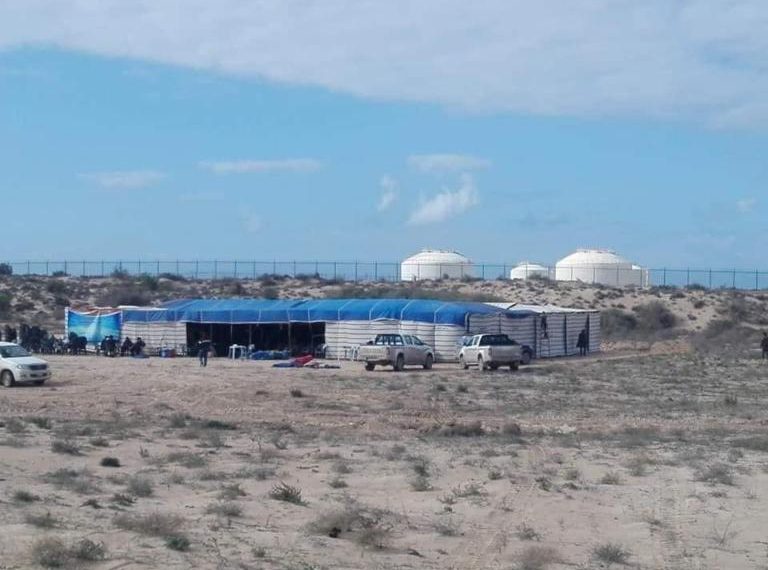 Μπλόκο Λίβυων διαδηλωτών σε λιμάνι: Κατηγορούν τον Σάρατζ ότι πληρώνει μισθοφόρους με&hellip;