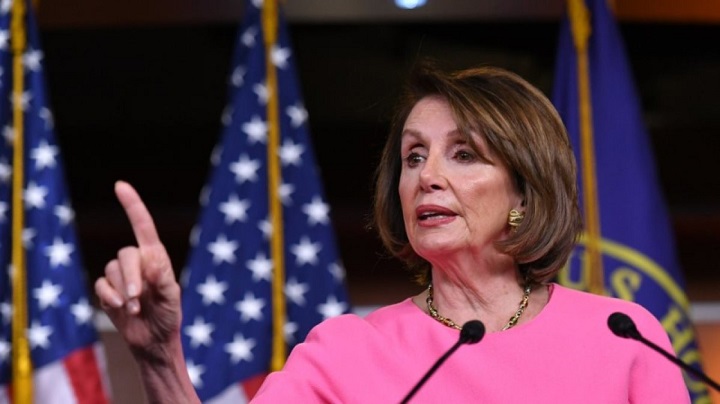 Νάνσι Πελόζι: Αν ο Τραμπ χάσει τις εκλογές και αρνηθεί να αποχωρήσει από τον Λευκό Οίκο, θα φύγει με “απεντόμωση”