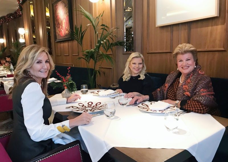 Το γεύμα της Μαρέβας Μητσοτάκη στις συζύγους Αναστασιάδη και Νετανιάχου (φωτογραφίες)