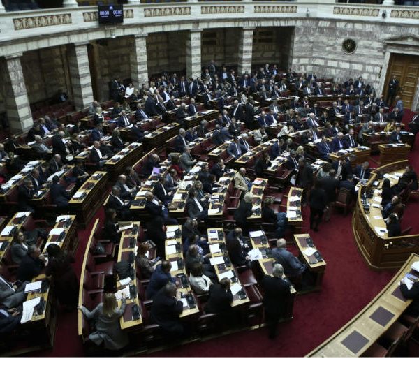 Αντιδράσεις για τροπολογία ΠΑΟΚ-Ξάνθη: “Ανέβηκε το θερμόμετρο” στη Βουλή