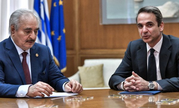 Ευχαριστήριο μήνυμα Χάφταρ σε Μητσοτάκη και Δένδια