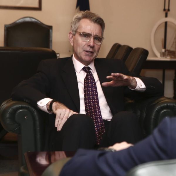 Τζ. Πάιατ στην ΕΡΤ: Πάντοτε είμαστε αναμεμειγμένοι στις σχέσεις Αθήνας&hellip;