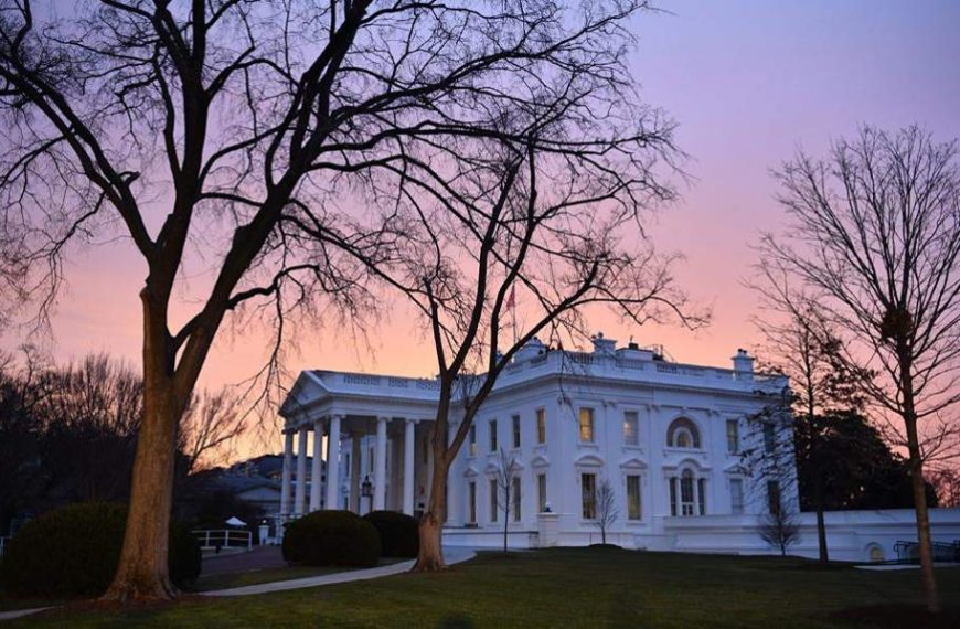 Ο Τραμπ απέλυσε κυβερνητικούς αξιωματούχους που κατέθεσαν εναντίον του