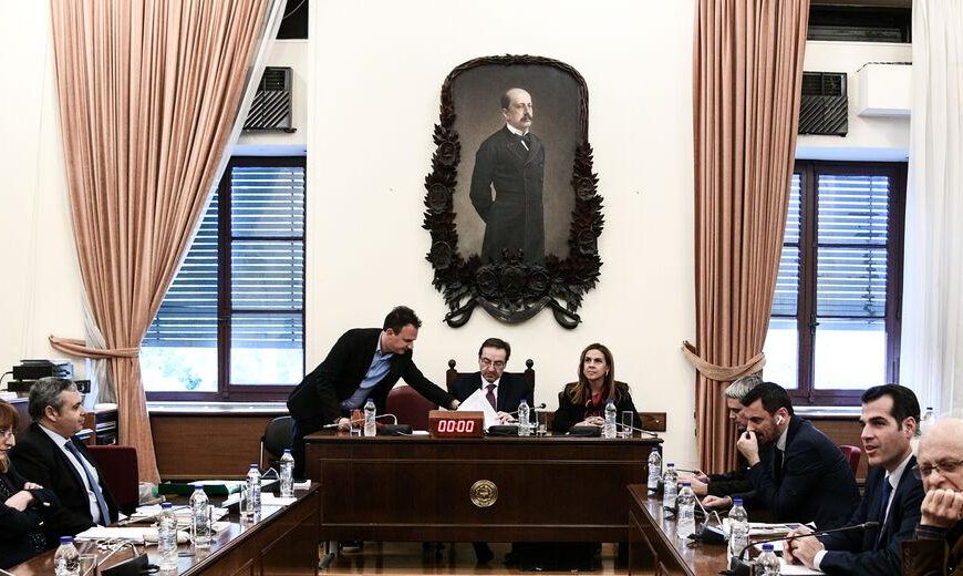 Προανακριτική: Η πλειοψηφία καλεί τον Παππά, απορρίπτει την πρόταση για Σαμαρά και&hellip;