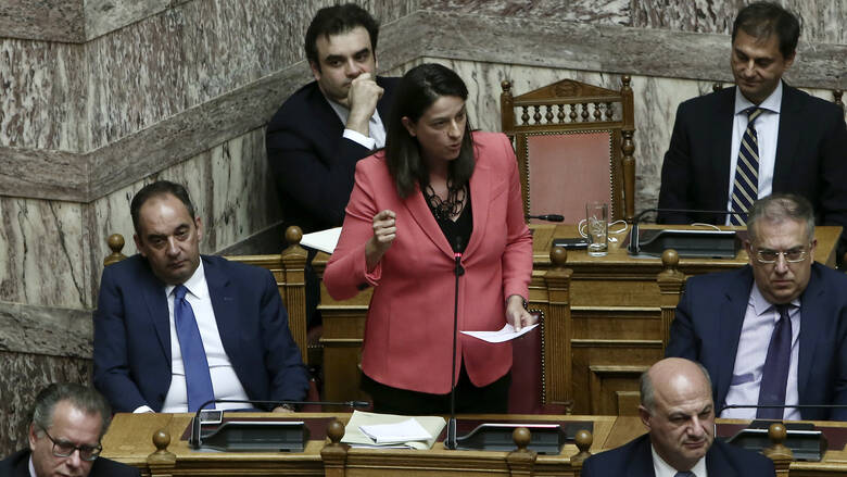 “Παγώνει” η αξιολόγηση των εκπαιδευτικών- Υποχώρηση Κεραμέως μετά τις αντιδράσεις