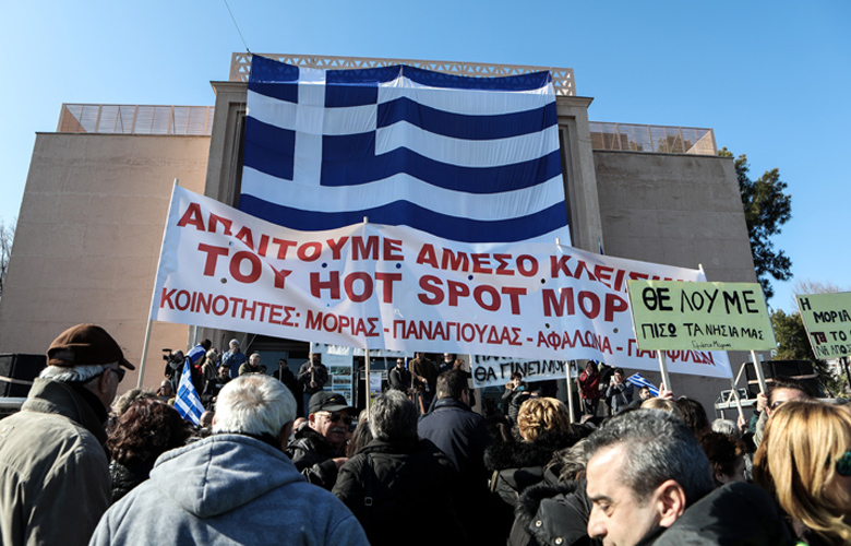 Σε “μετωπική” με την κυβέρνηση οι νησιώτες για τα κλειστά κέντρα- Ομάδες περιφρούρησης σε…