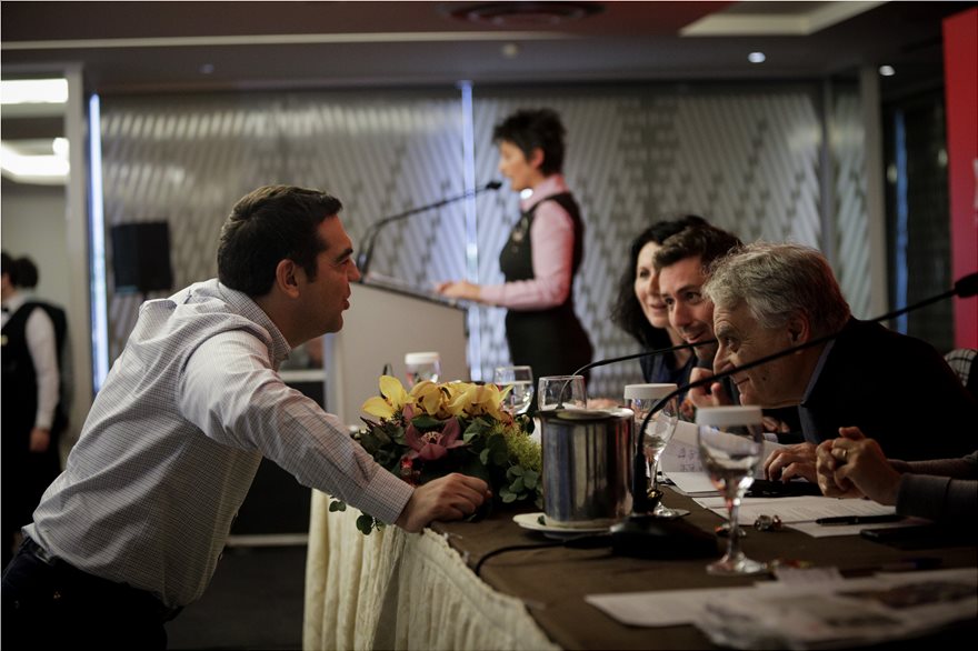 Ομόφωνο “ναι” στις προτάσεις Τσίπρα από την Κ.Ε του ΣΥΡΙΖΑ- “Ισοτιμία νέων-παλαιών” και κάρτα…