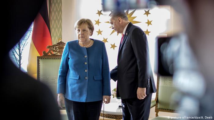 Σφοδρή κριτική από Γερμανικά ΜΜΕ: Νομιμοποιεί η Γερμανία εγκλήματα πολέμου του Ερντογάν;