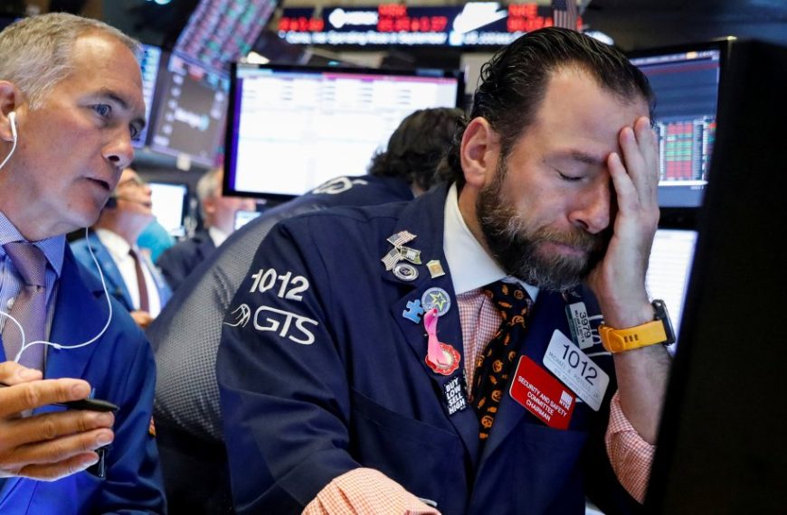 Πως “αρρωσταίνει” ο κορονοϊός την παγκόσμια οικονομία- Το φαινόμενο “Black Swan”