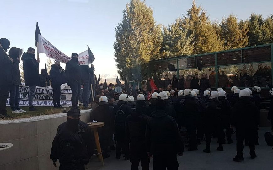 Πτολεμαϊδα: Ένταση και δακρυγόνα κατά διαδηλωτών σε ημερίδα για την απολιγνιτοποίηση με&hellip;