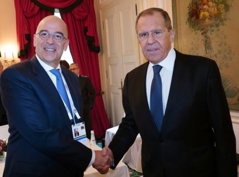 Συνάντηση Δένδια- Λαβρόφ στο Μόναχο:”Εξηγήσαμε την ιδιαίτερη κατάσταση που αντιμετωπίζουμε στη Μεσόγειο”
