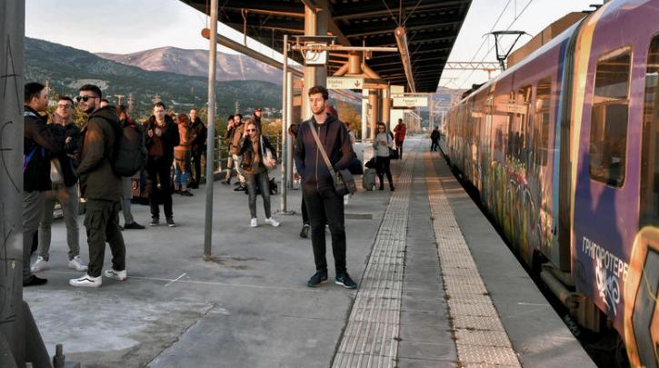 Σύγκρουση εργαζομένων- υπουργείου για την κατάληψη στον σιδηροδρομικό σταθμό του Ρέντη