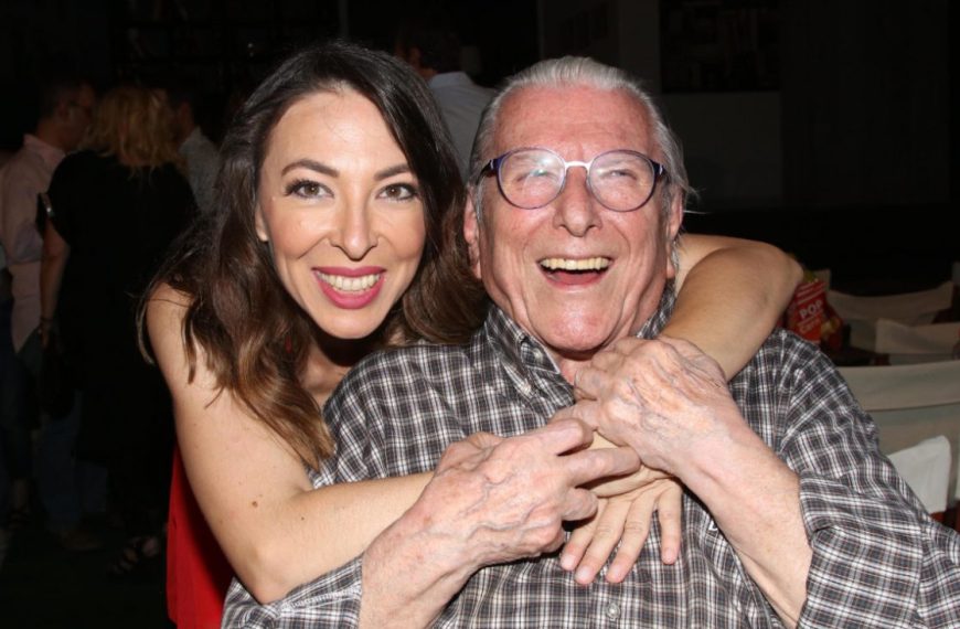 Κώστας Βουτσάς: “Λύγισε” on air η σύζυγός του Αλίκη Κατσαβού (vid)