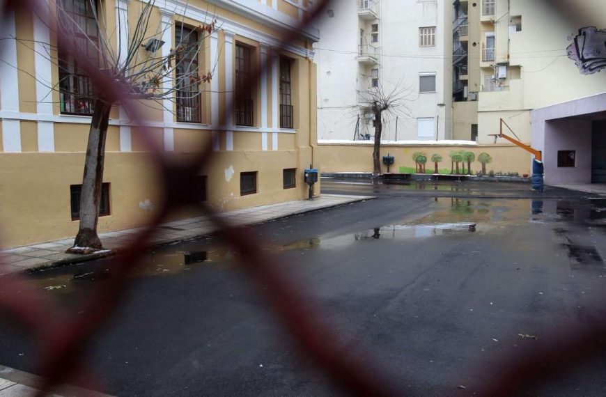 Η απάντηση της Κεραμέως για το τι θα γίνει με το άνοιγμα γυμνασίων και δημοτικών