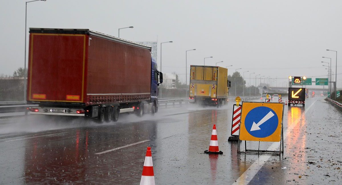 Έκτακτα μέτρα στην ΠΑΘΕ: Απαγορεύτηκε η κυκλοφορία των φορτηγών