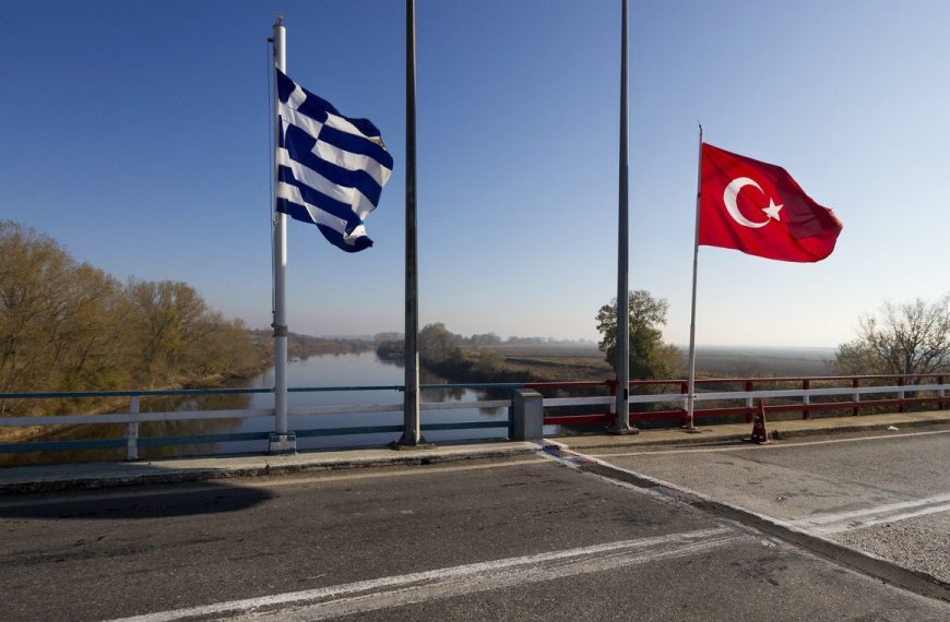 Διπλή τουρκική πρόκληση στον Έβρο: Πυροβολισμοί στον αέρα και φωτοβολίδες το βράδυ της Πέμπτης