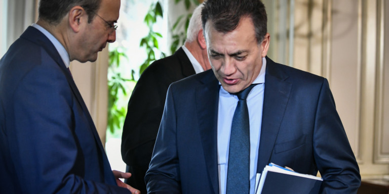 Βρούτσης: Δεν μειώνονται οι συντάξεις, ποιοι θα πάρουν αναδρομικά