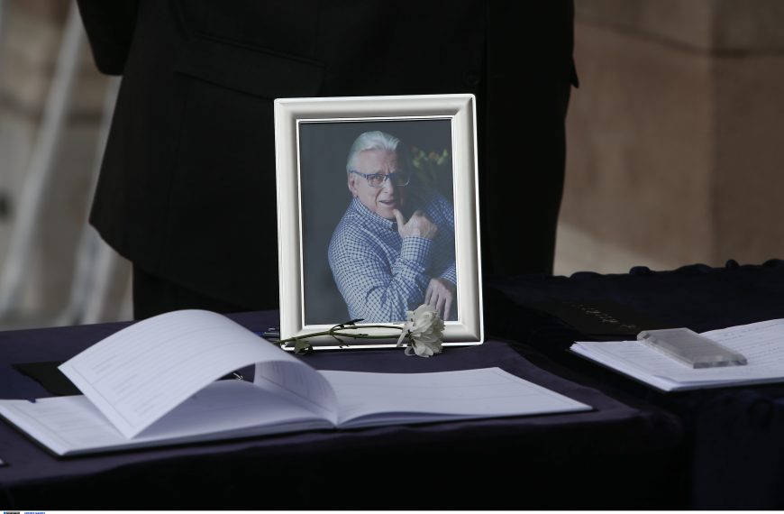 “Αντίο” στον αιώνιο έφηβο Κώστα Βουτσά