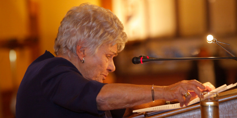 Αγωνία για την Κική Δημουλά- Η 89χρονη ποιήτρια παραμένει διασωληνωμένη στη ΜΕΘ