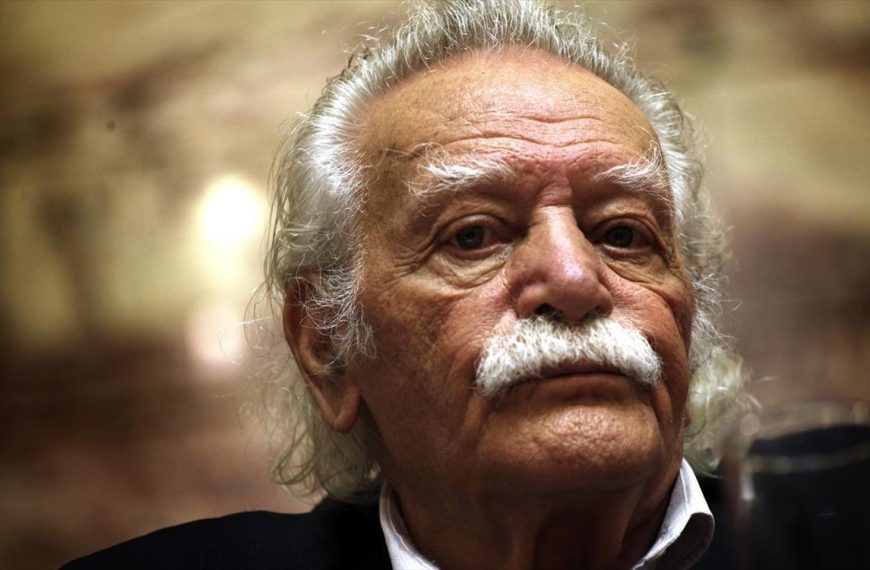 Στον Μ. Γλέζο το μετάλλιο για τα «75 χρόνια από τη Νίκη στον Μεγάλο Πατριωτικό Πόλεμο 1941-1945»