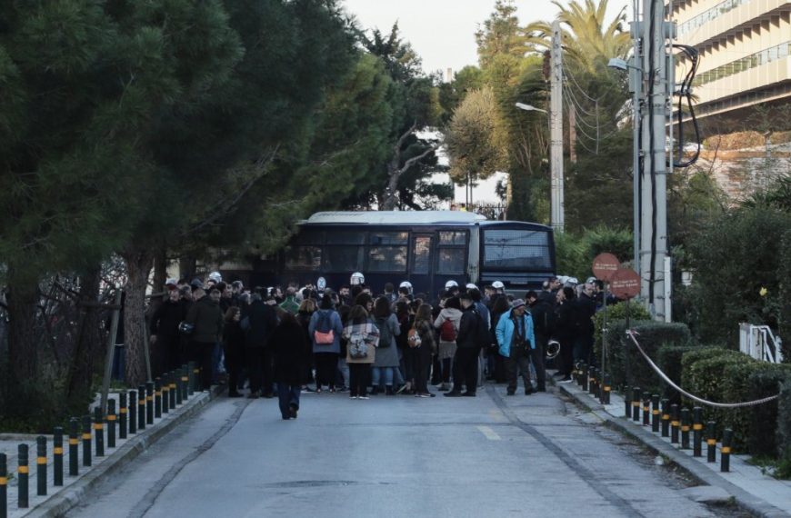 Μυρίζει μπαρούτι (πάλι) στο συνέδριο της ΓΣΕΕ – Ισχυρές δυνάμεις των ΜΑΤ&hellip;