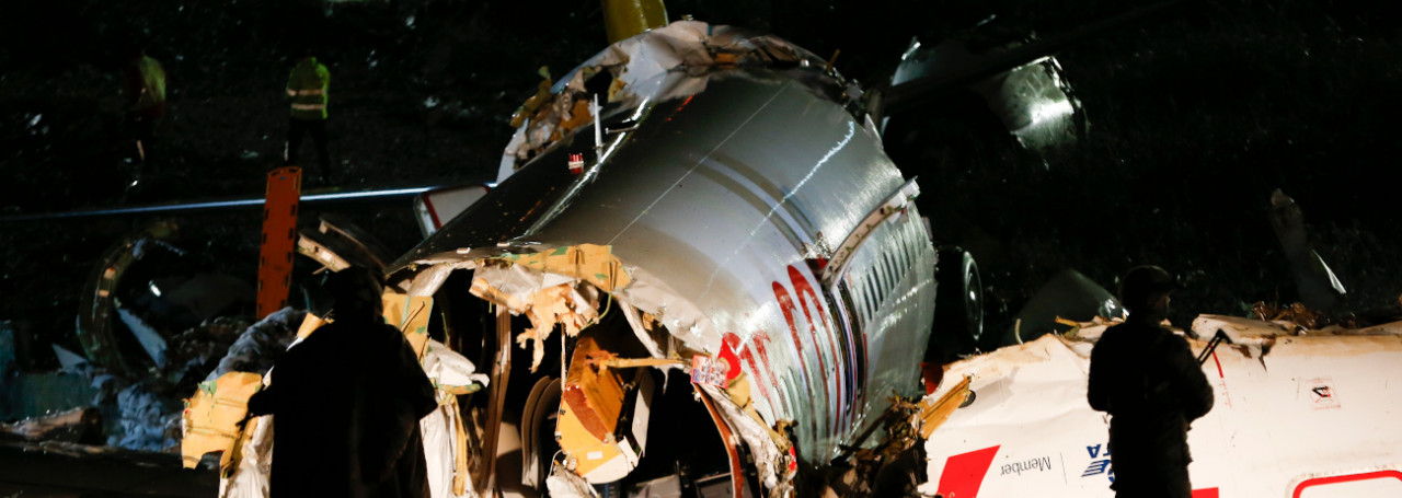 Κωνσταντινούπολη: Βίντεο- ντοκουμέντο από τη στιγμή που το αεροσκάφος κόβεται σε τρία κομμάτια!