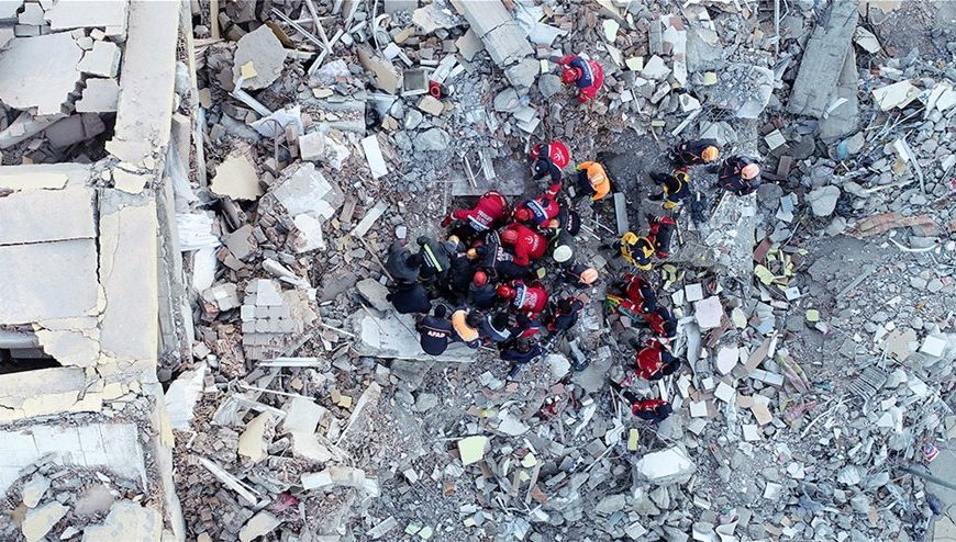 Ισχυρός σεισμός στην Τουρκία: Τουλάχιστον 7 νεκροί και πολλοί εγκλωβισμένοι