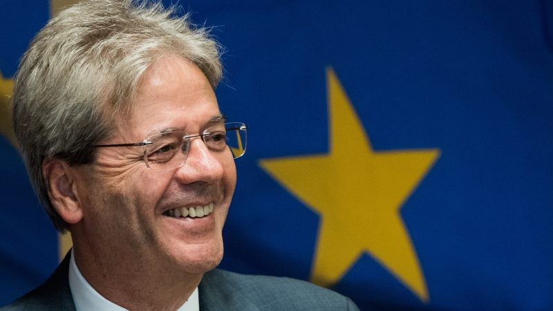 “Μήνυμα” των Βρυξελλών για φοροελαφρύνσεις και πλεονάσματα μεταφέρει ο Πάολο Τζεντιλόνι