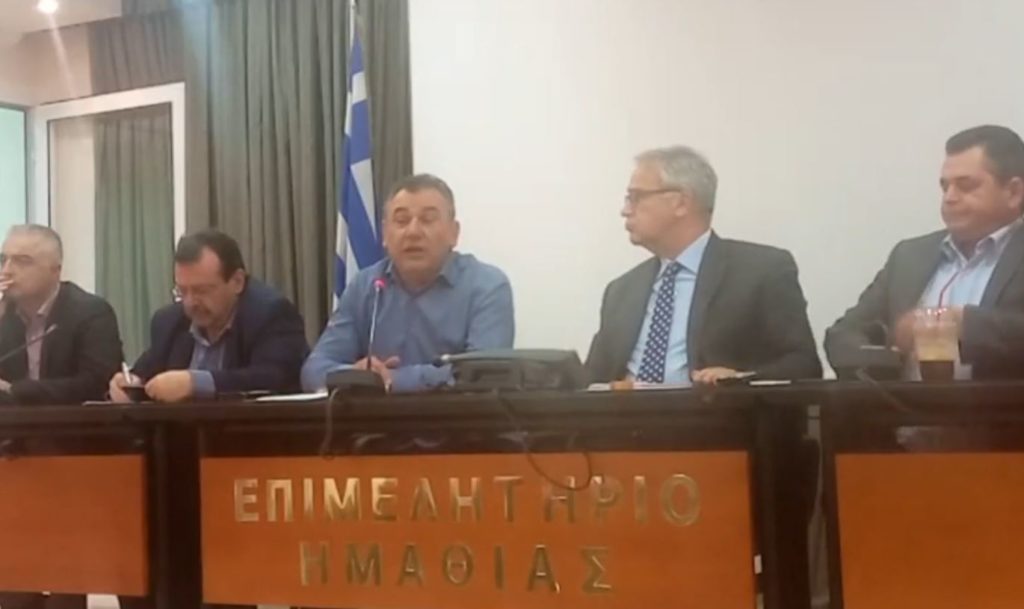 Φυγάδευσαν τον Βορίδη από εκδήλωση στη Βέροια- Βρέθηκε σε κλοιό οπαδών του ΠΑΟΚ (vid)