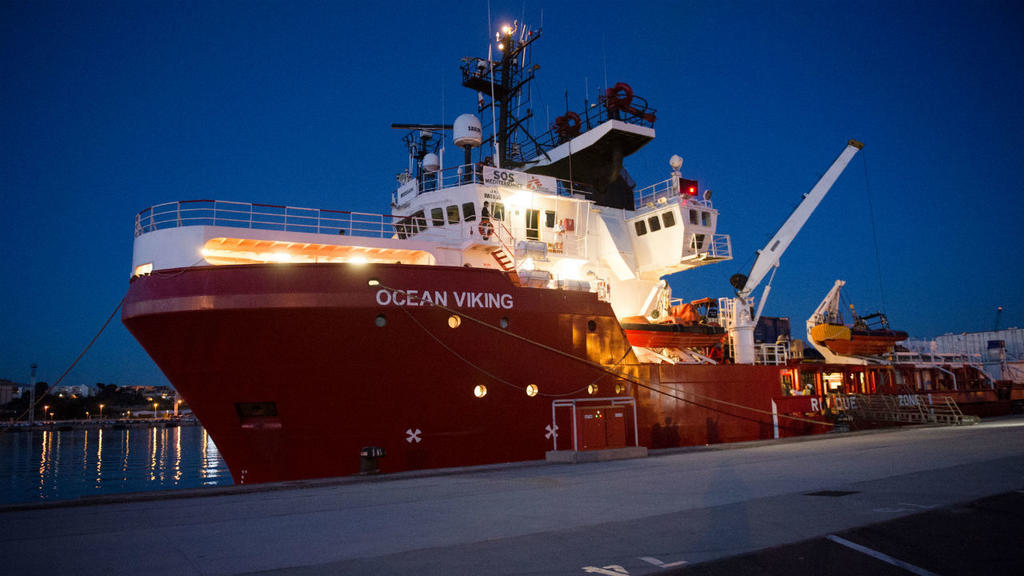 Σε καραντίνα πλοίο διάσωσης με μετανάστες στη Σικελία λόγω κοροναϊου