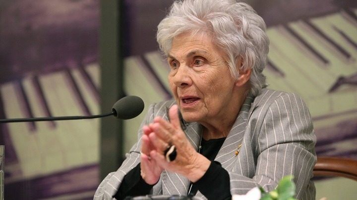 Ιατρικό ανακοινωθέν: Διασωληνωμένη στη ΜΕΘ παραμένει η Κική Δημουλά