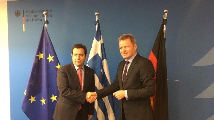 Μηταράκης: Δεν μπορεί πέντε νησιά να σηκώνουν το βάρος της ευρωπαϊκής μεταναστευτικής κρίσης- Υποσχέσεις…