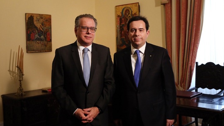 Μηταράκης, Κουμουτσάκος με Ζεεχόφερ στο Βερολίνο- Στο τραπέζι τα κλειστά κέντρα και η κατανομή…