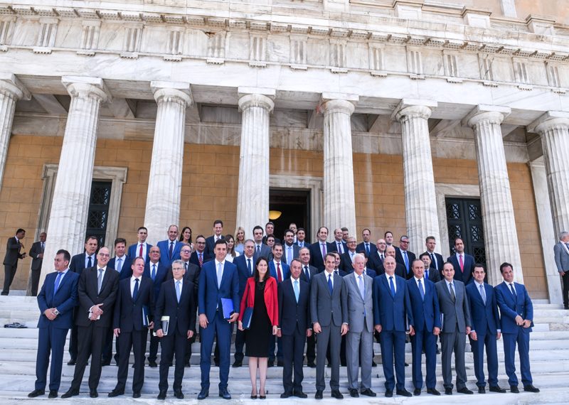 Ποιος υπουργός έχει προσλάβει 8 (!) δημοσιογράφους για να τον βοηθήσουν να&hellip;