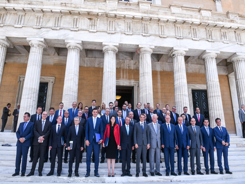 Ποιος υπουργός έχει προσλάβει 8 (!) δημοσιογράφους για να τον βοηθήσουν να κατέλθει υποψήφιος;