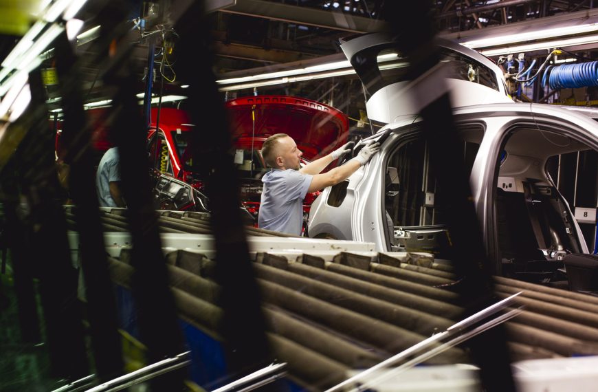 Ο κοροναϊός χτυπάει την «ατμομηχανή» της Γερμανίας: Κλείνουν μονάδες VW, Audi, Opel και ΙΚΕΑ