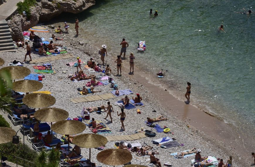 Κλείνουν και οι οργανωμένες παραλίες με απόφαση πρωθυπουργού